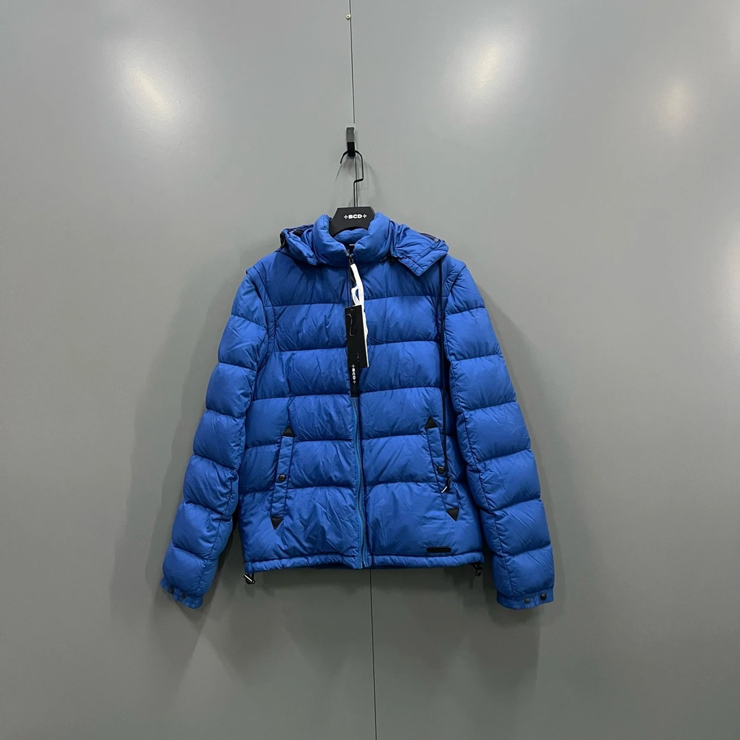 99新 BURBERRY/博柏利 (ll)蓝色羽绒服 M码/018084