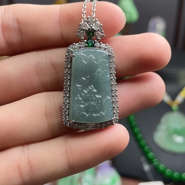 翡翠未镶嵌吊坠(赠链)