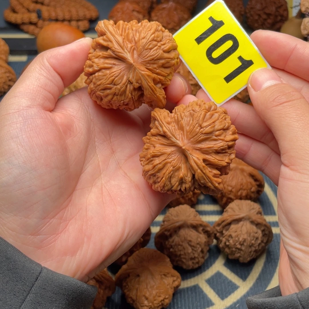 今***️文玩核桃把件50花坤龙101号