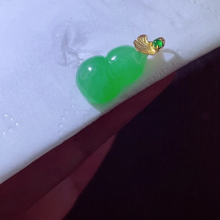 翡翠18K金镶嵌颈饰翡翠