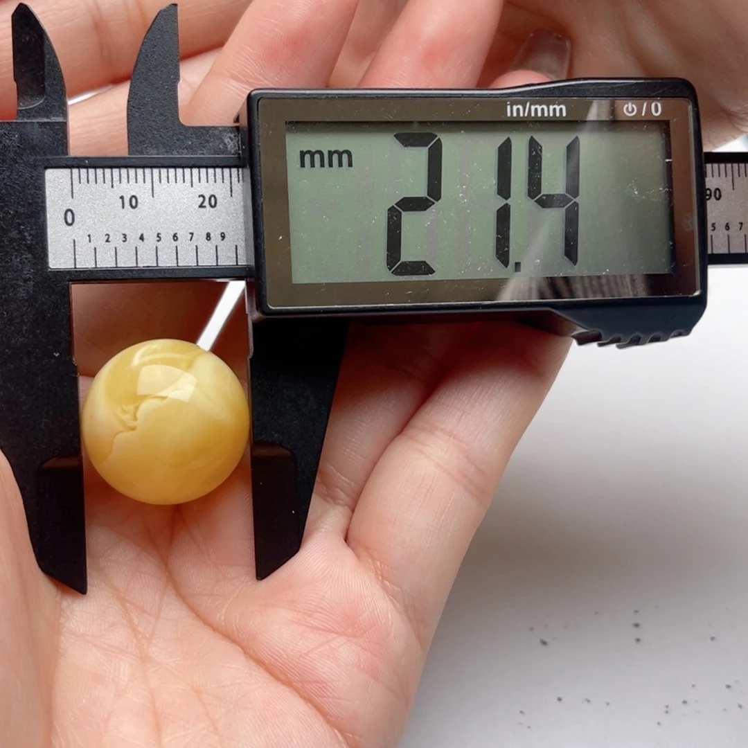 蜜蜡裸石未镶嵌奶****?蜜蜡圆珠梦