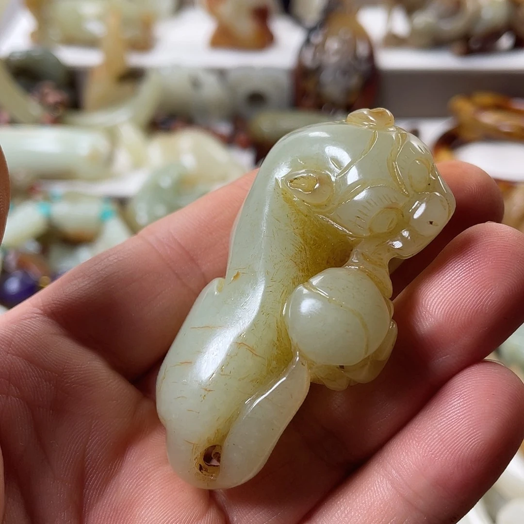 用***0和田玉未镶嵌颈饰