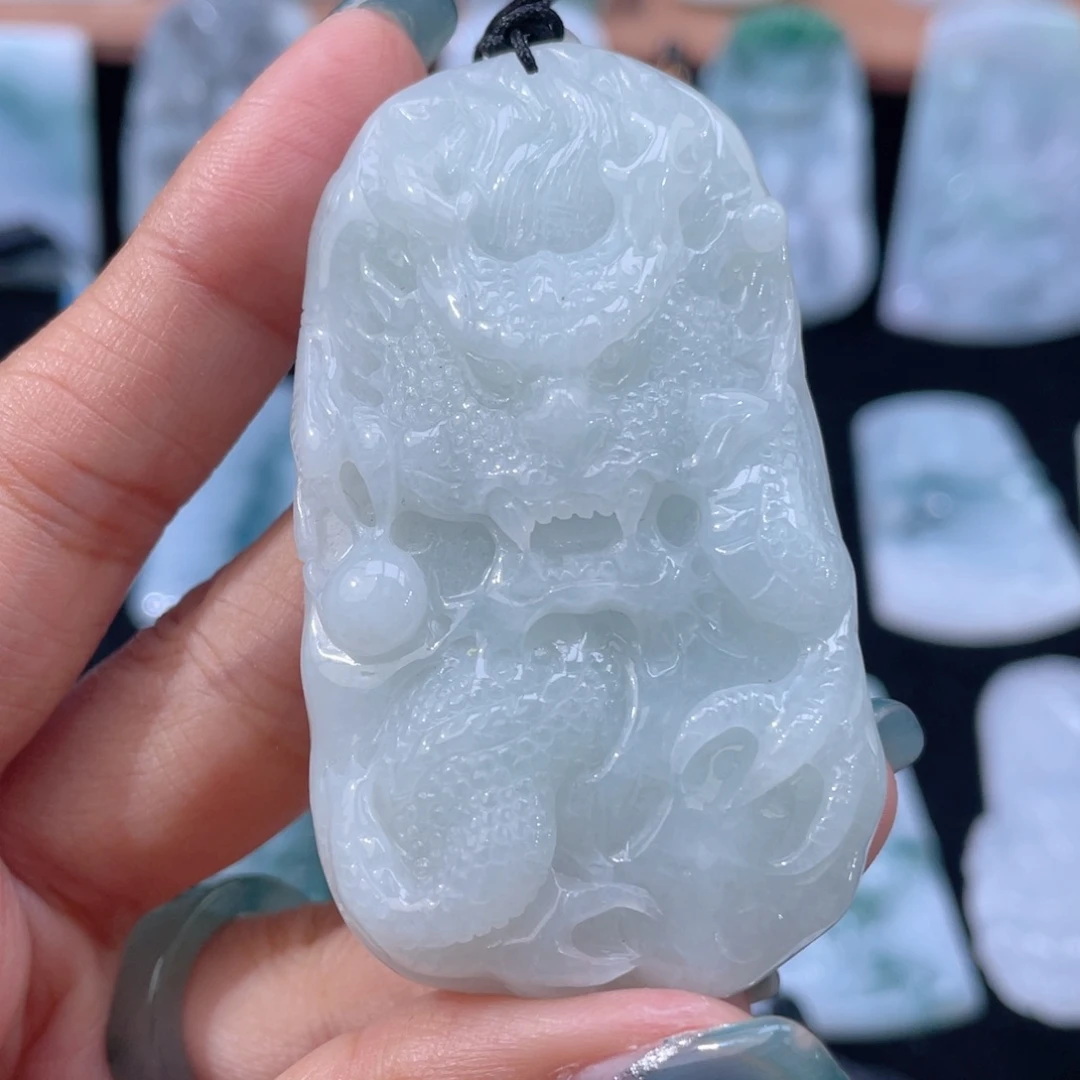 八***乐颈饰未镶嵌翡翠龙牌
