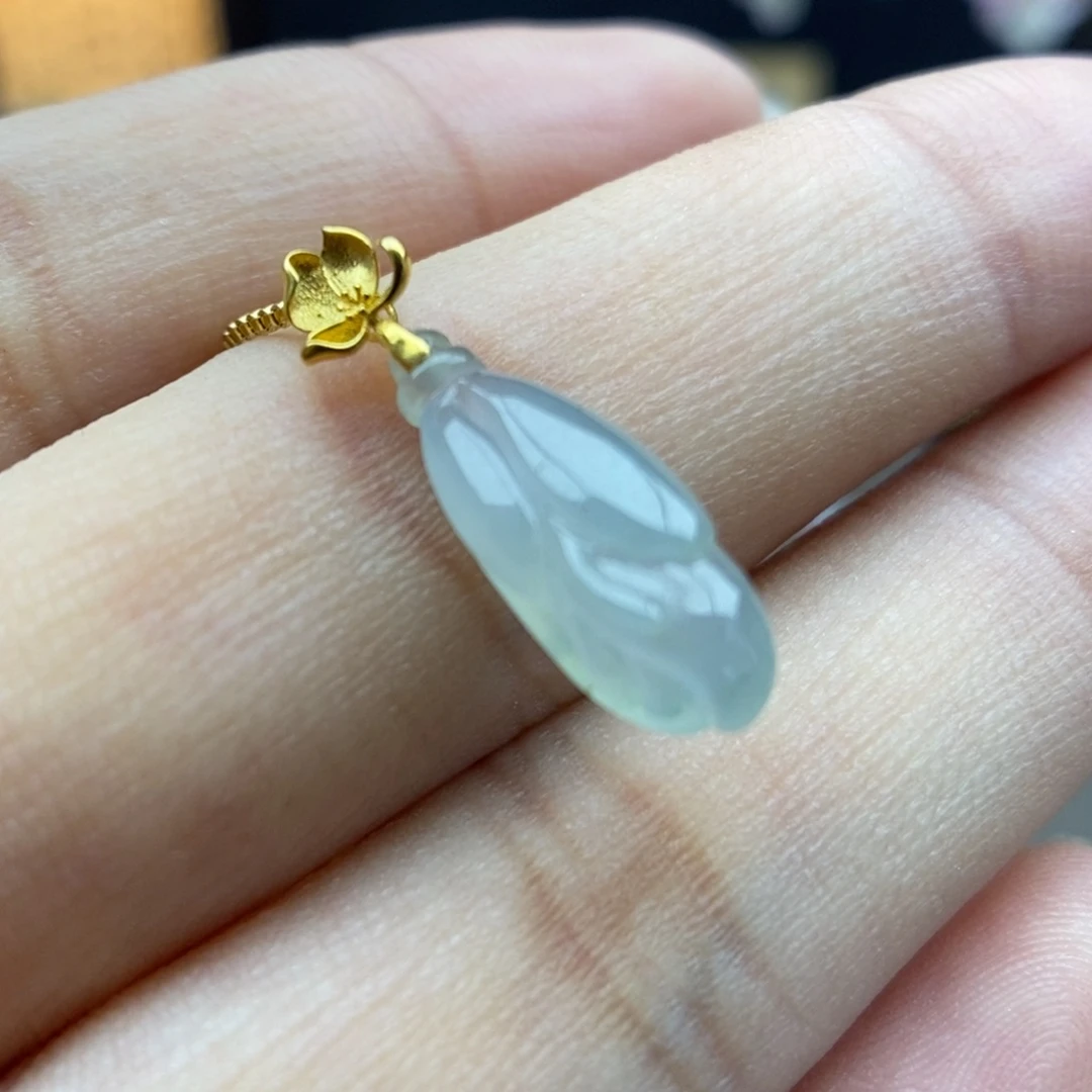 翡翠18K金镶嵌颈饰吊坠