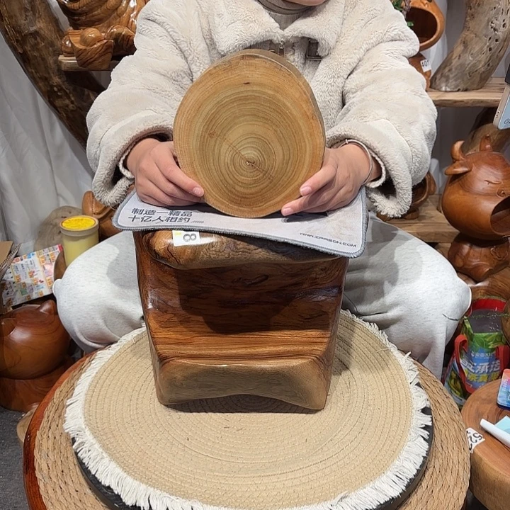 香樟木香樟木根雕凳子一物一拍