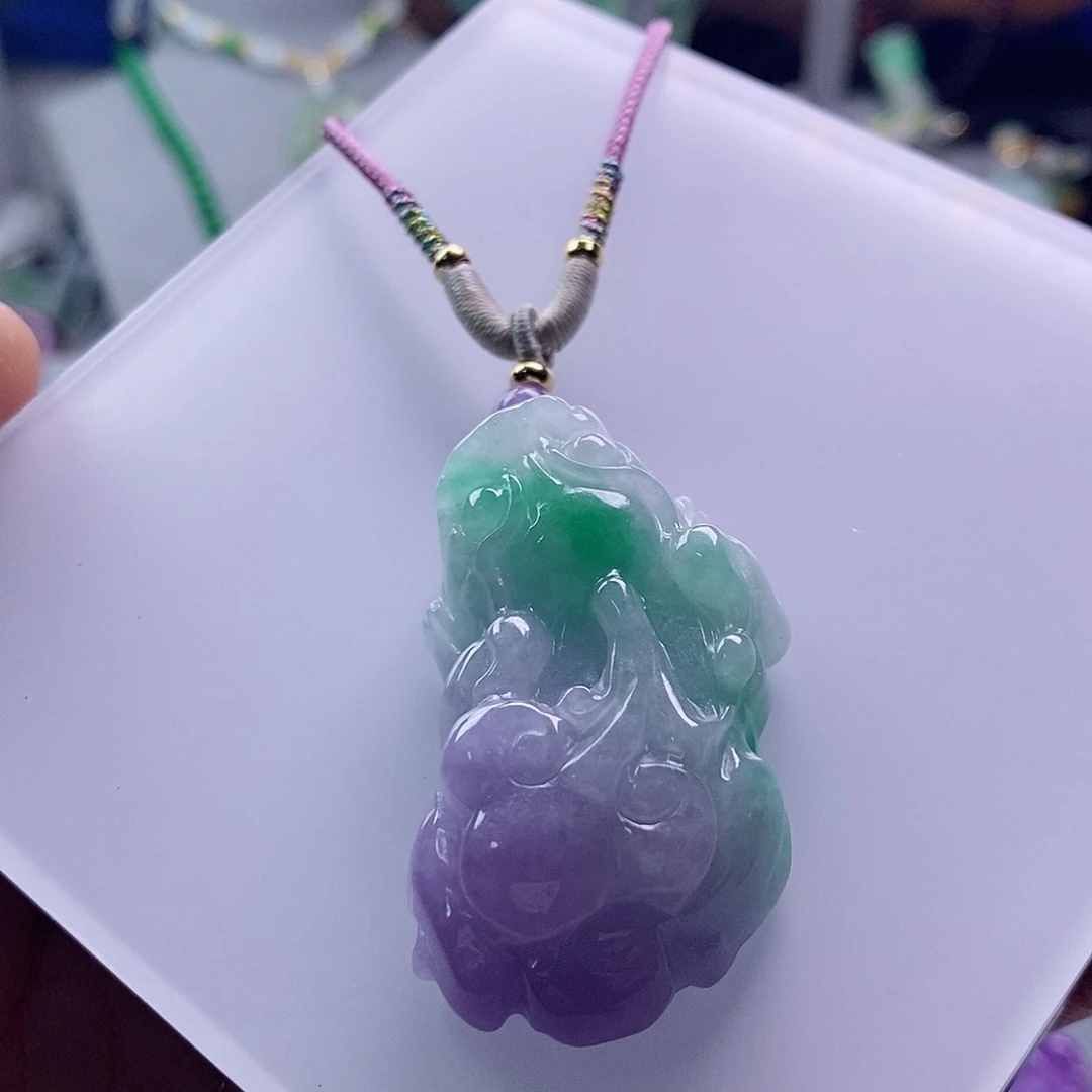 翡翠未镶嵌吊坠(赠链)