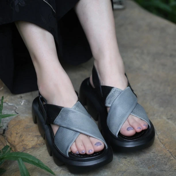 广州头层牛皮波澜厚底交叉带休闲凉鞋555-3