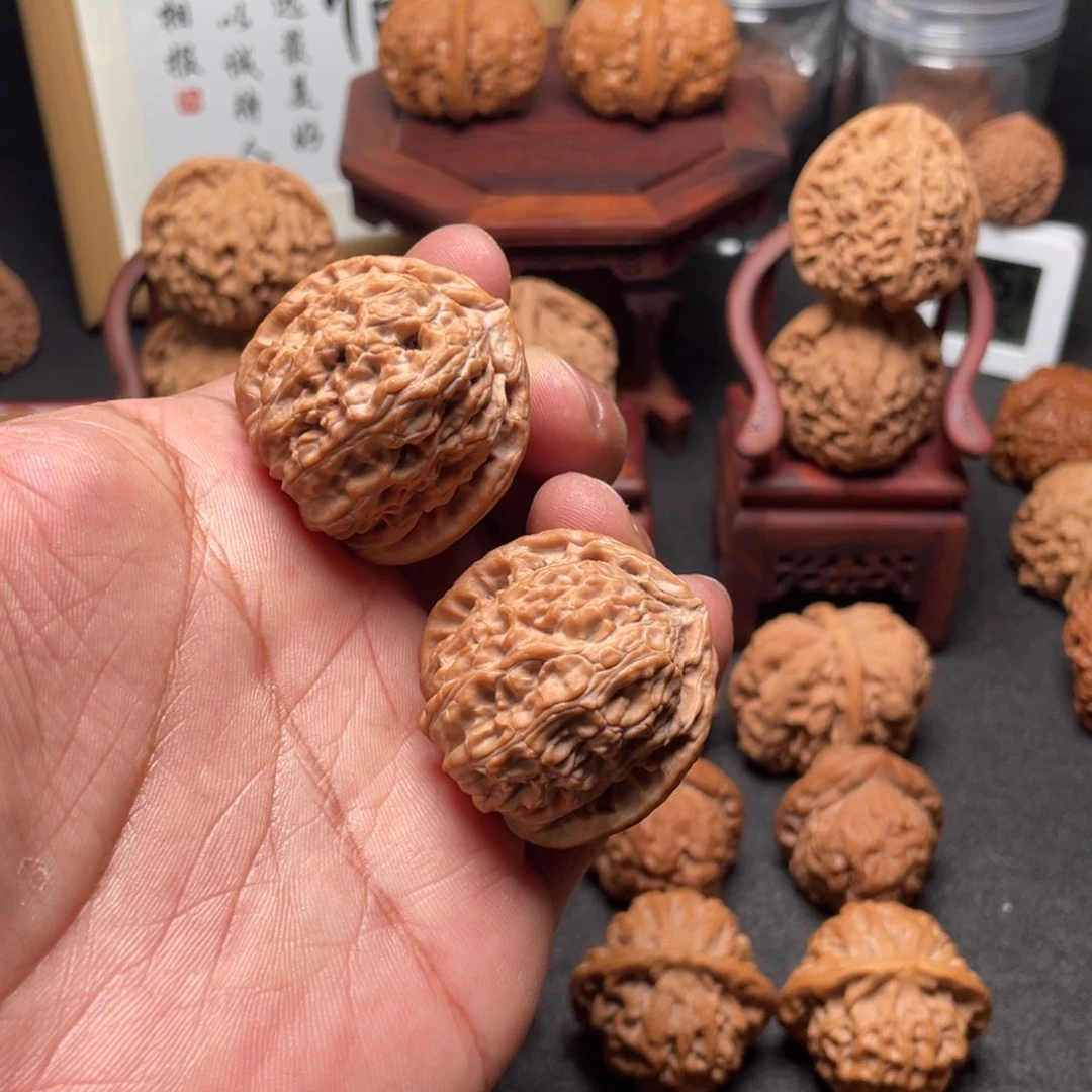 文玩核桃吊坠时37.5白狮子