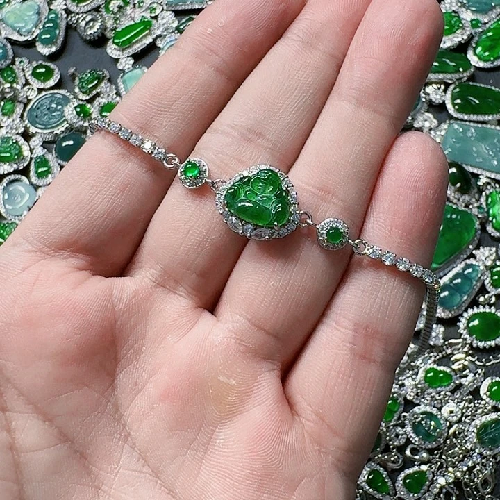 翡翠颈饰未镶嵌天然A货翡翠放漏