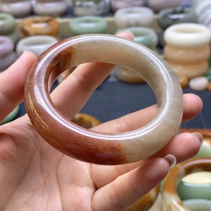 未镶嵌手镯石英岩玉