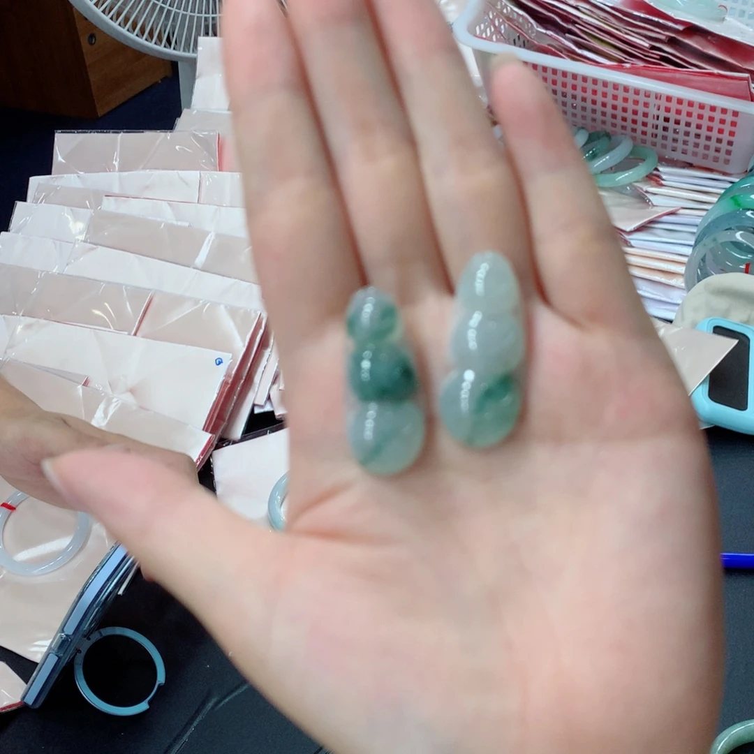 翡翠未镶嵌颈饰多样性发1