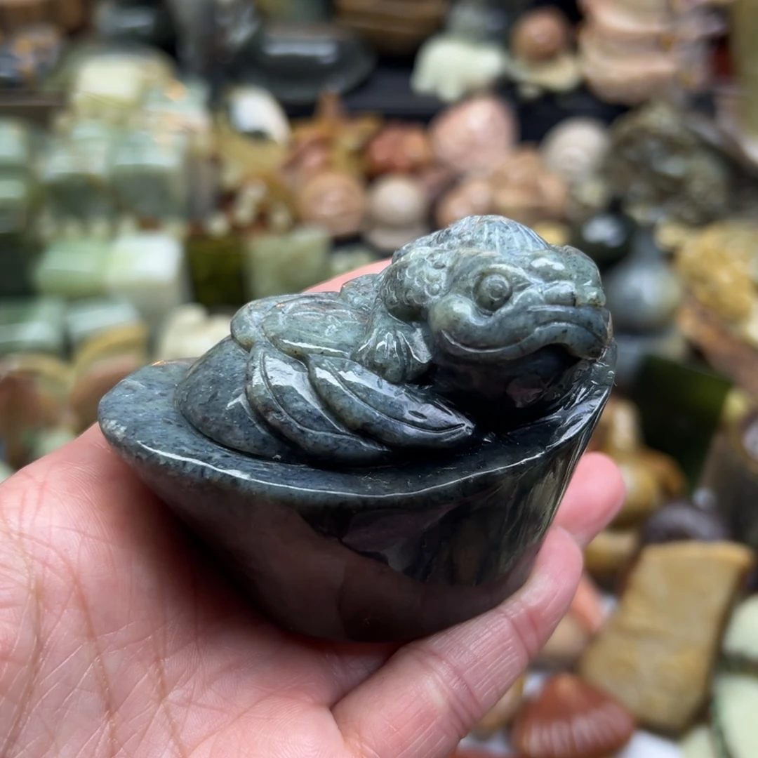 岫岩河磨玉（透闪石质玉）未镶嵌颈饰河磨玉元宝金蟾