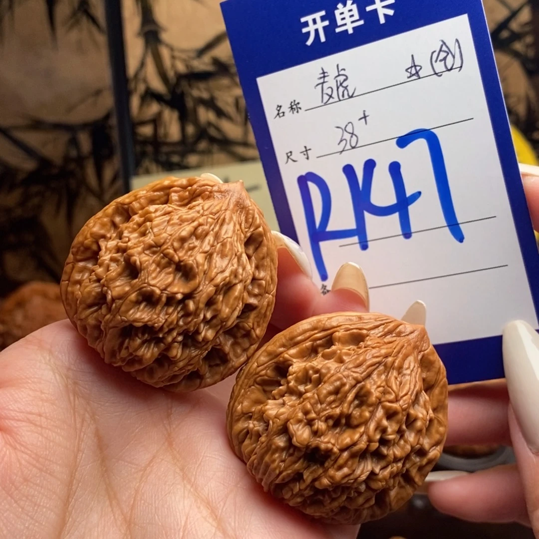 文玩核桃吊坠麦虎38