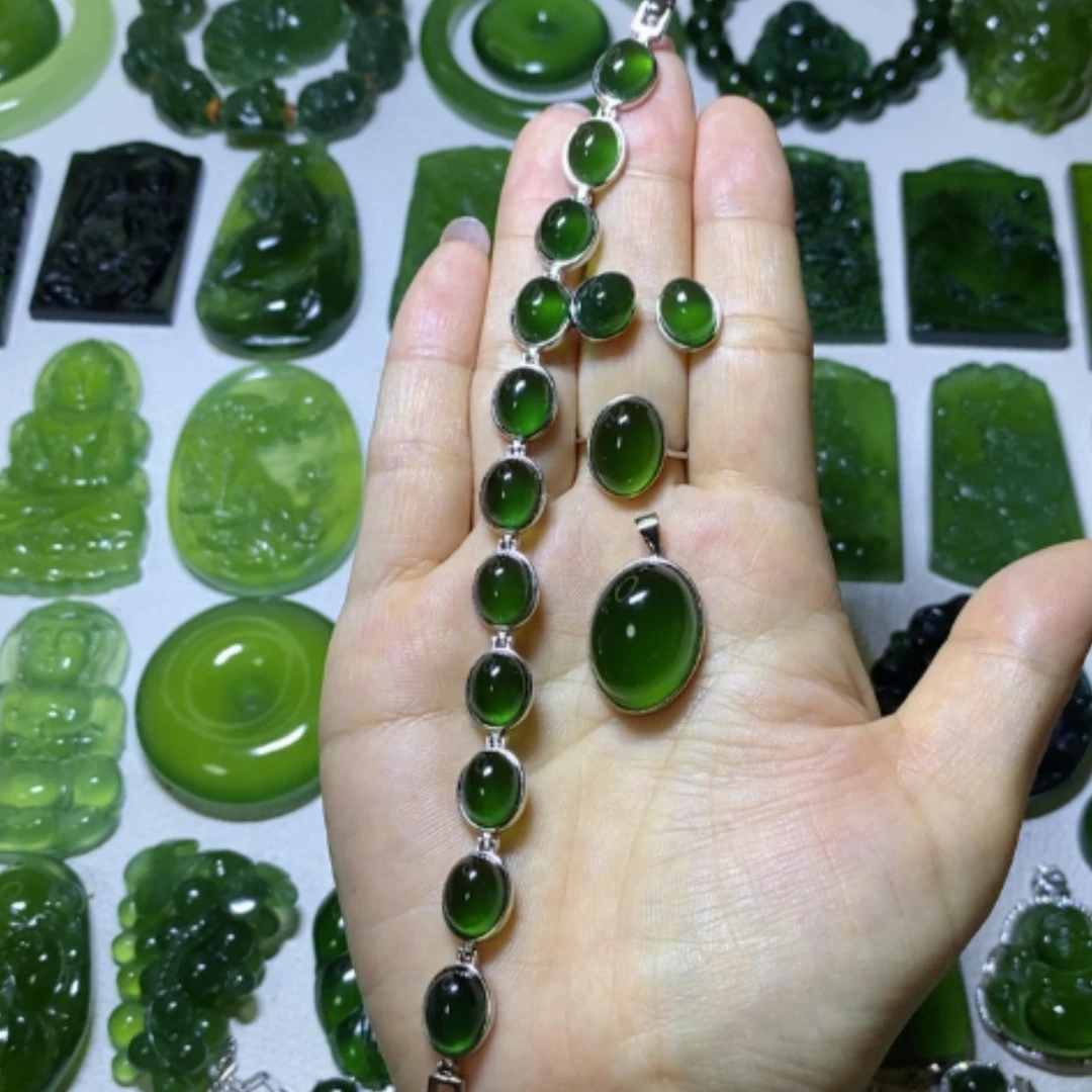 【闪购商品】银S925镶嵌蛇纹石玉颈饰一***上