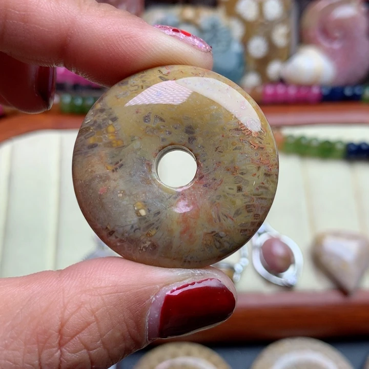 硅化珊瑚（珊瑚玉）颈饰未镶嵌