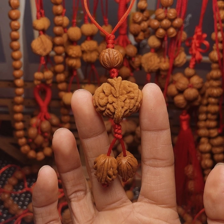 木质类龙纹桃枭挂件