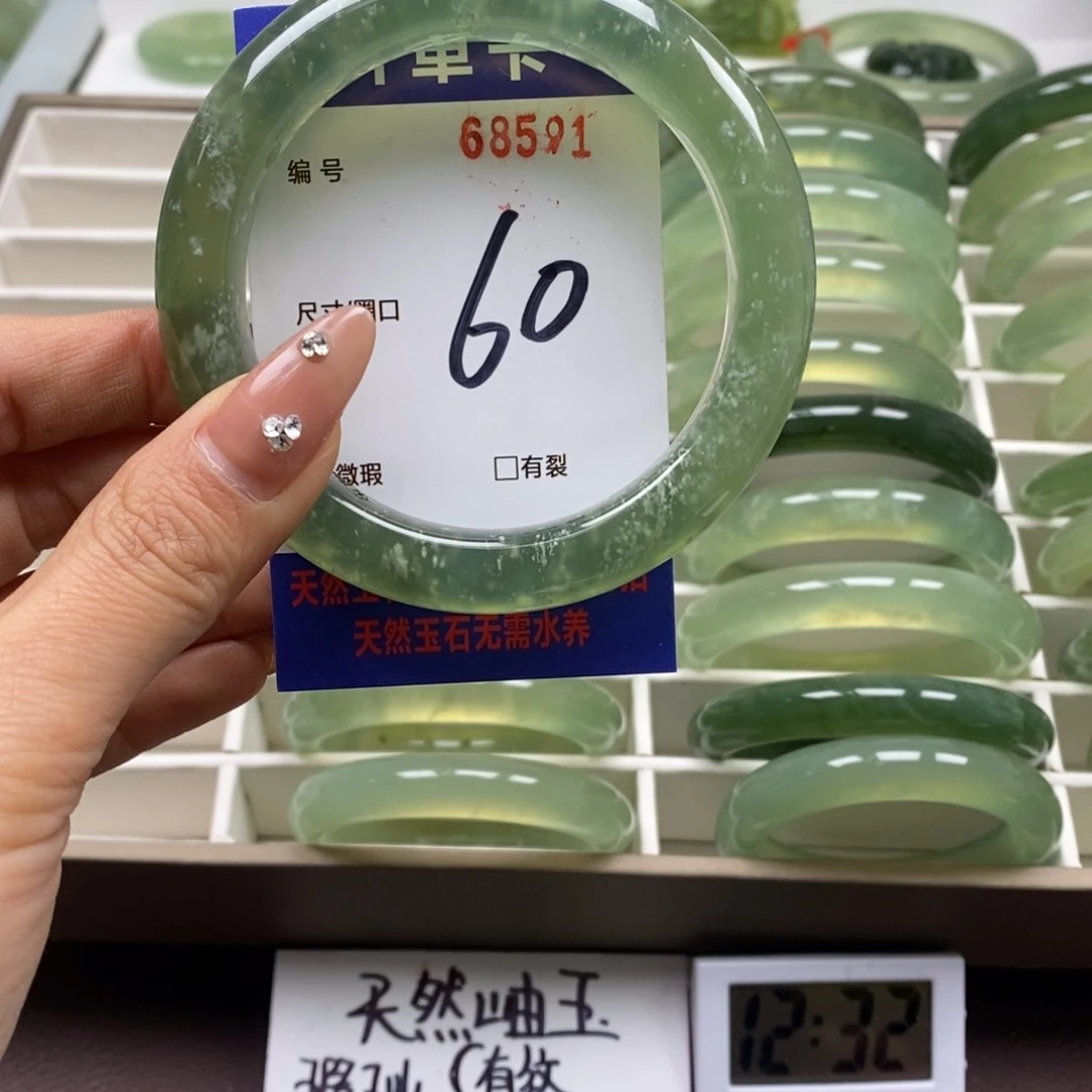 蛇纹石玉手镯未镶嵌