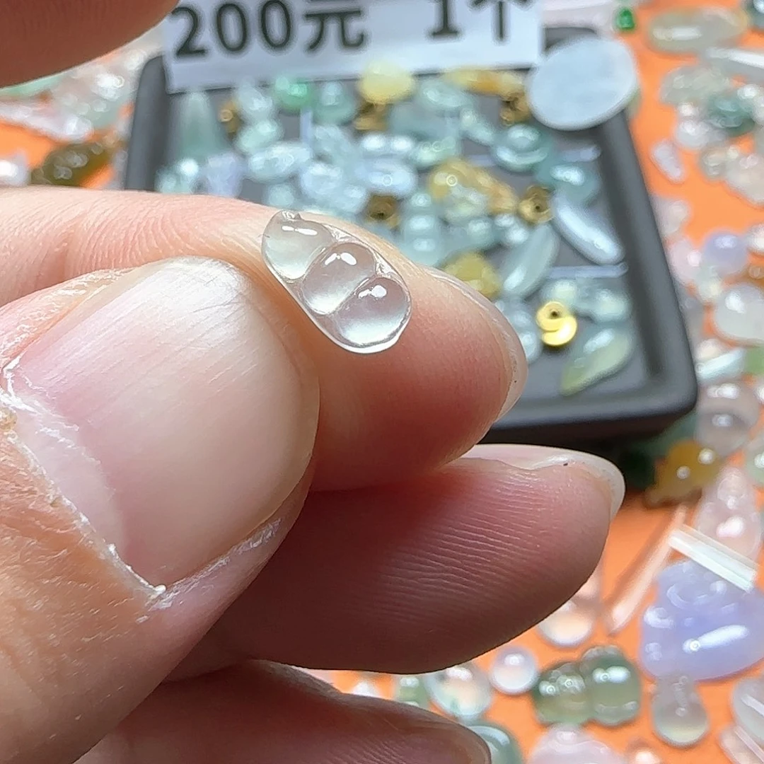 定制翡翠未镶嵌翡翠