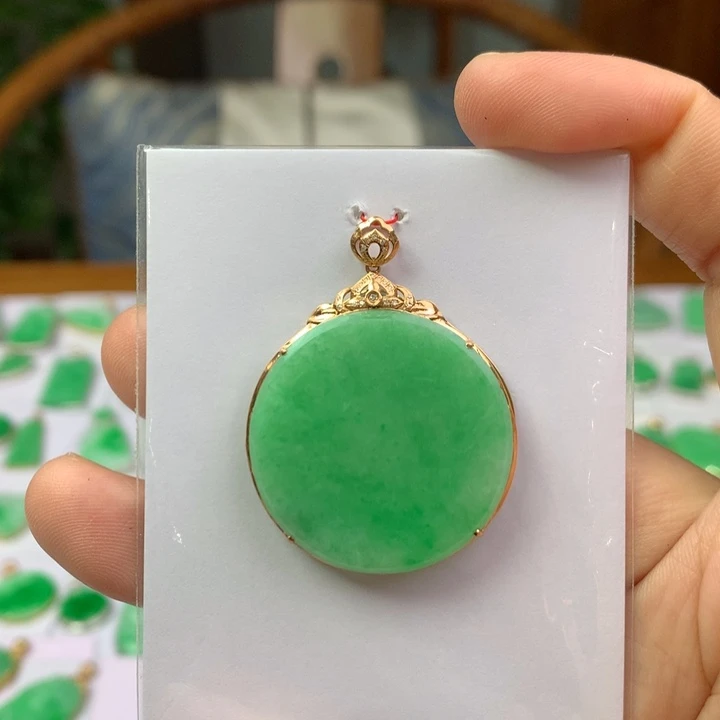 翡翠18K金镶嵌颈饰翡翠吊坠