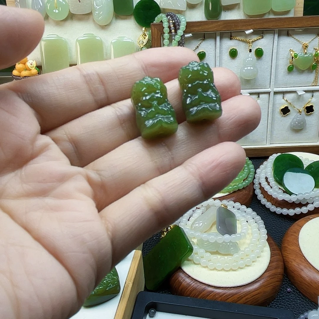 小***豆和田玉未镶嵌吊坠(不含链)