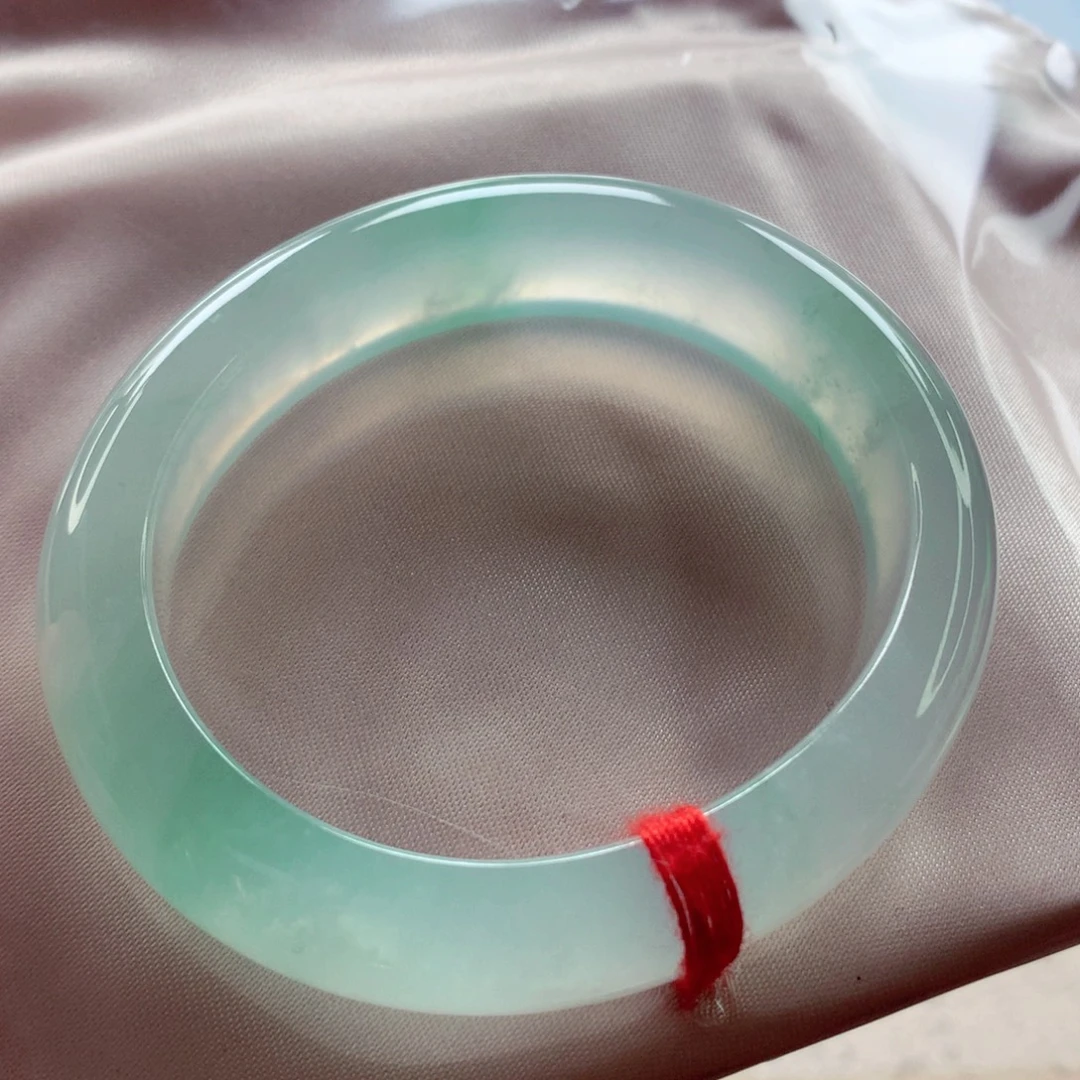 翡翠未镶嵌手镯贵妃冰润炸光甜绿飘色