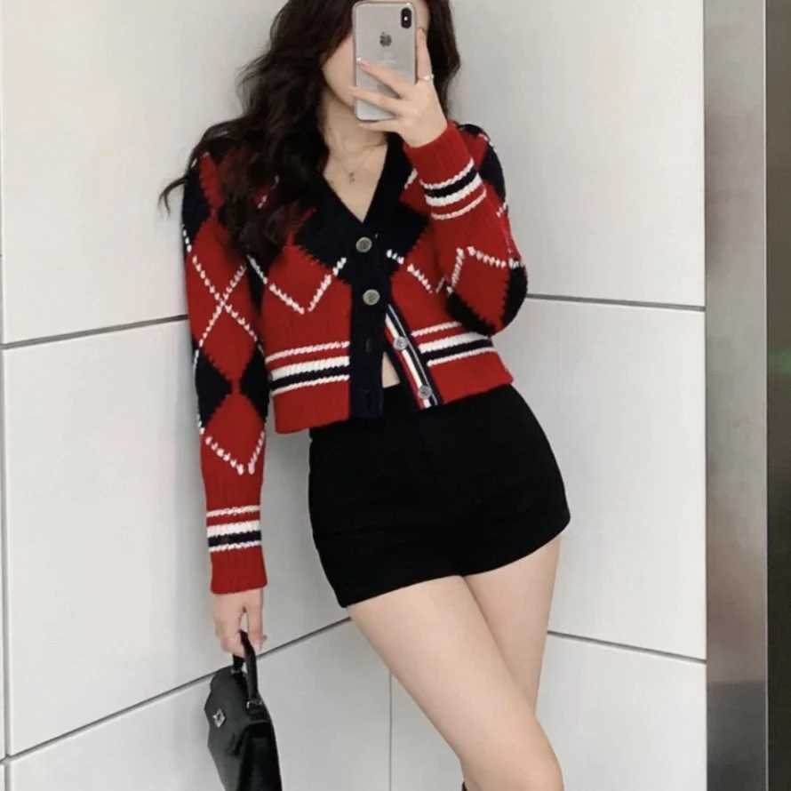 《猪猪出品》红色菱格V领英伦风针织开衫女士秋冬气质上