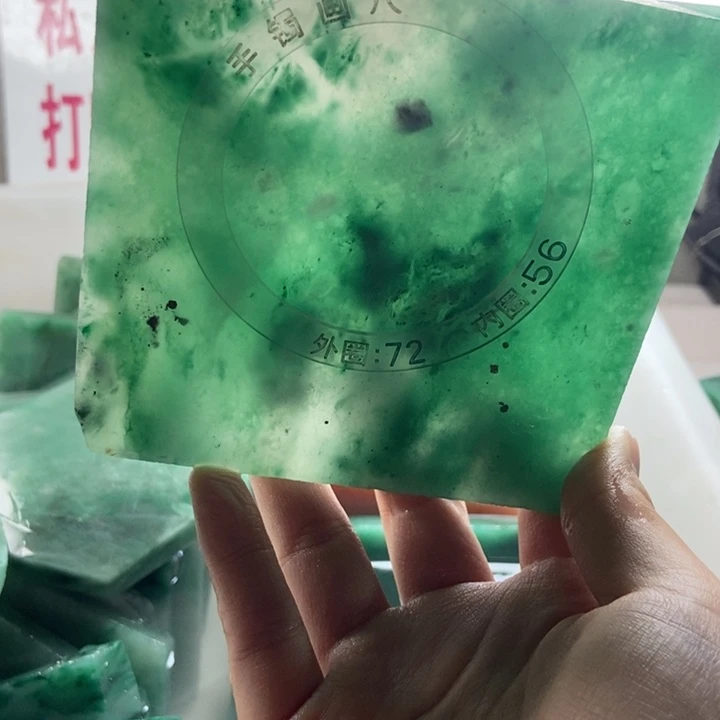 颖***火定制石英质玉（非洲翠）
