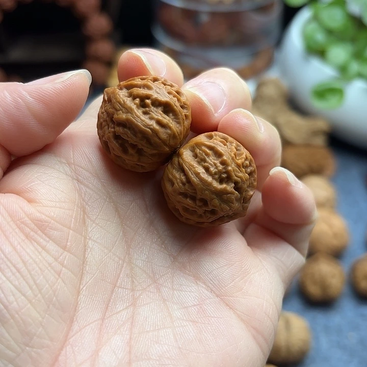 文玩核桃把件珊瑚纹八棱手捻1762