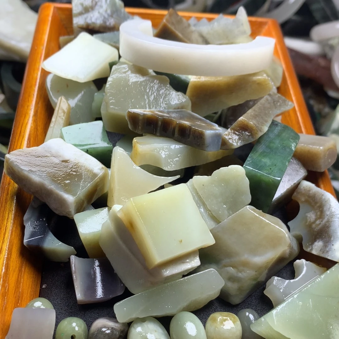 和田玉未镶嵌边角料淡*