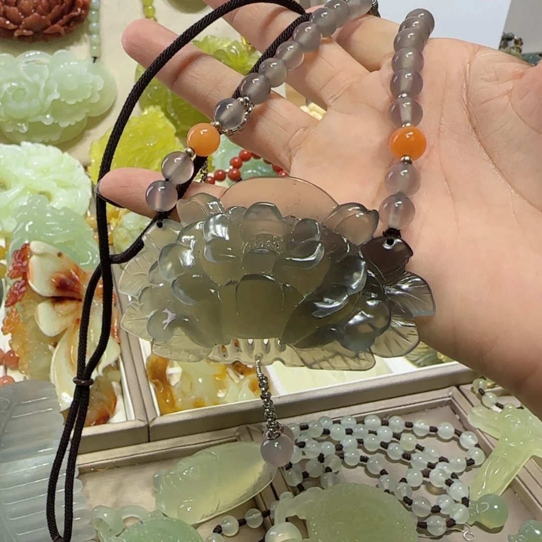 未镶嵌蛇纹石玉吊坠