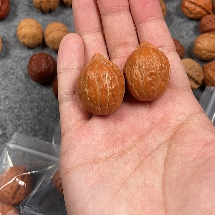 文玩核桃吊坠光头强