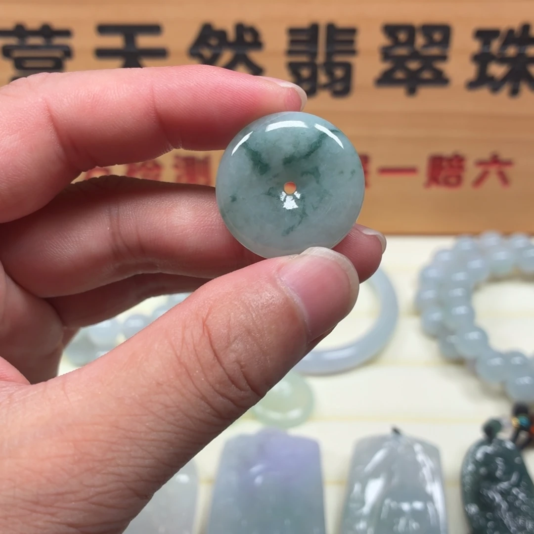 颈饰未镶嵌翡翠平安扣