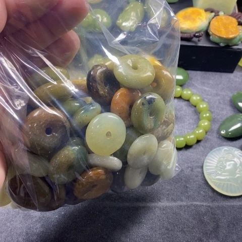 未镶嵌蛇纹石玉手链瑕疵品