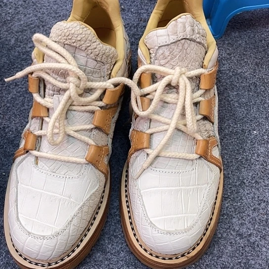 幸****牛津布白色鳄鱼43码的鞋子