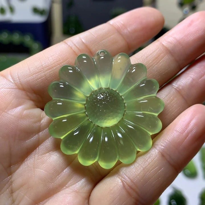 岫玉未镶嵌颈饰吊坠