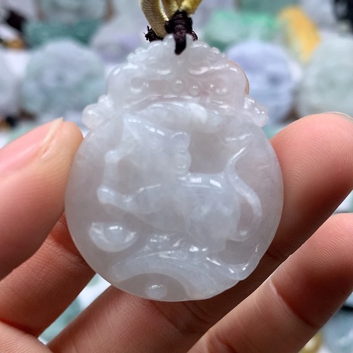 翡翠未镶嵌颈饰鼠牌福利