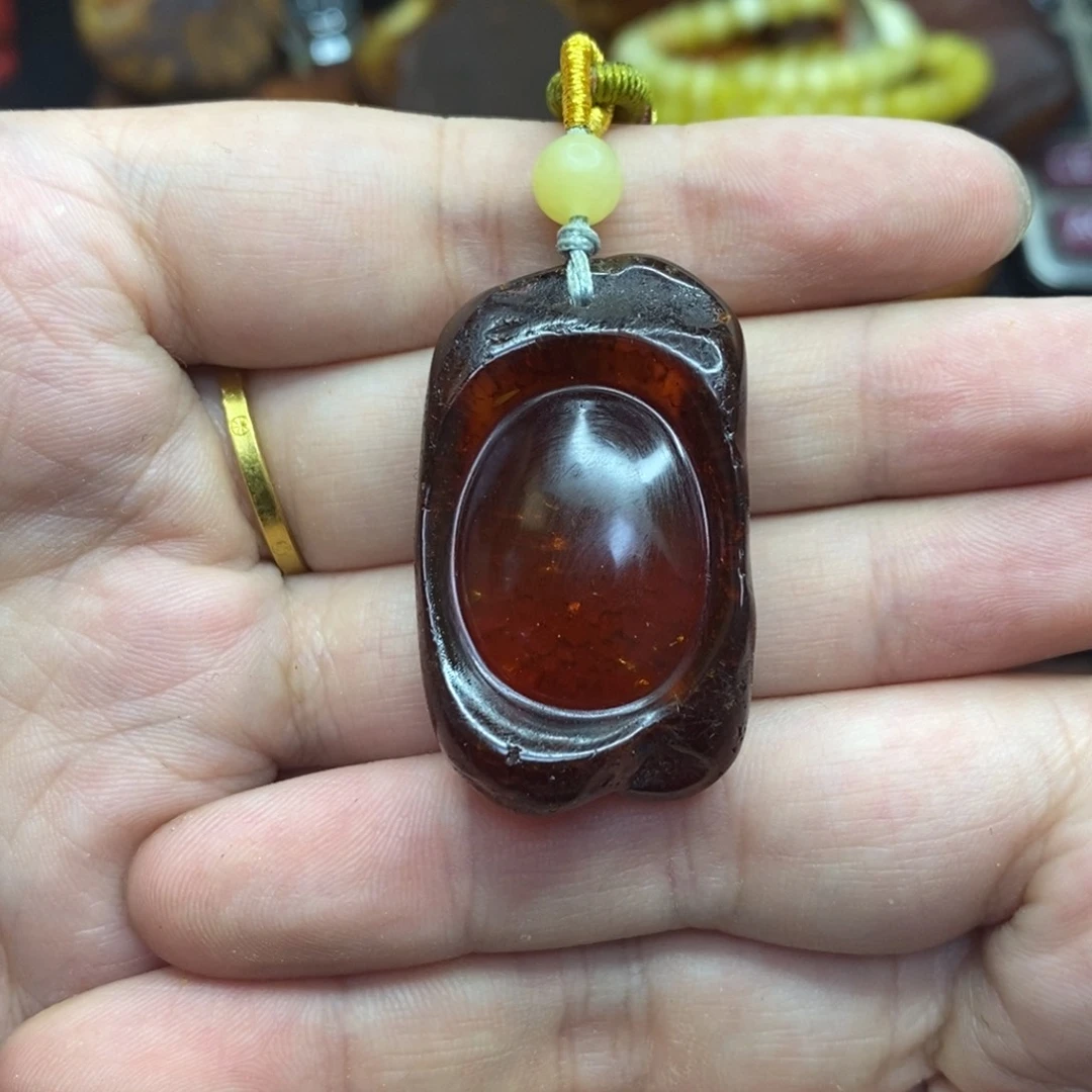 琥珀颈饰未镶嵌唐