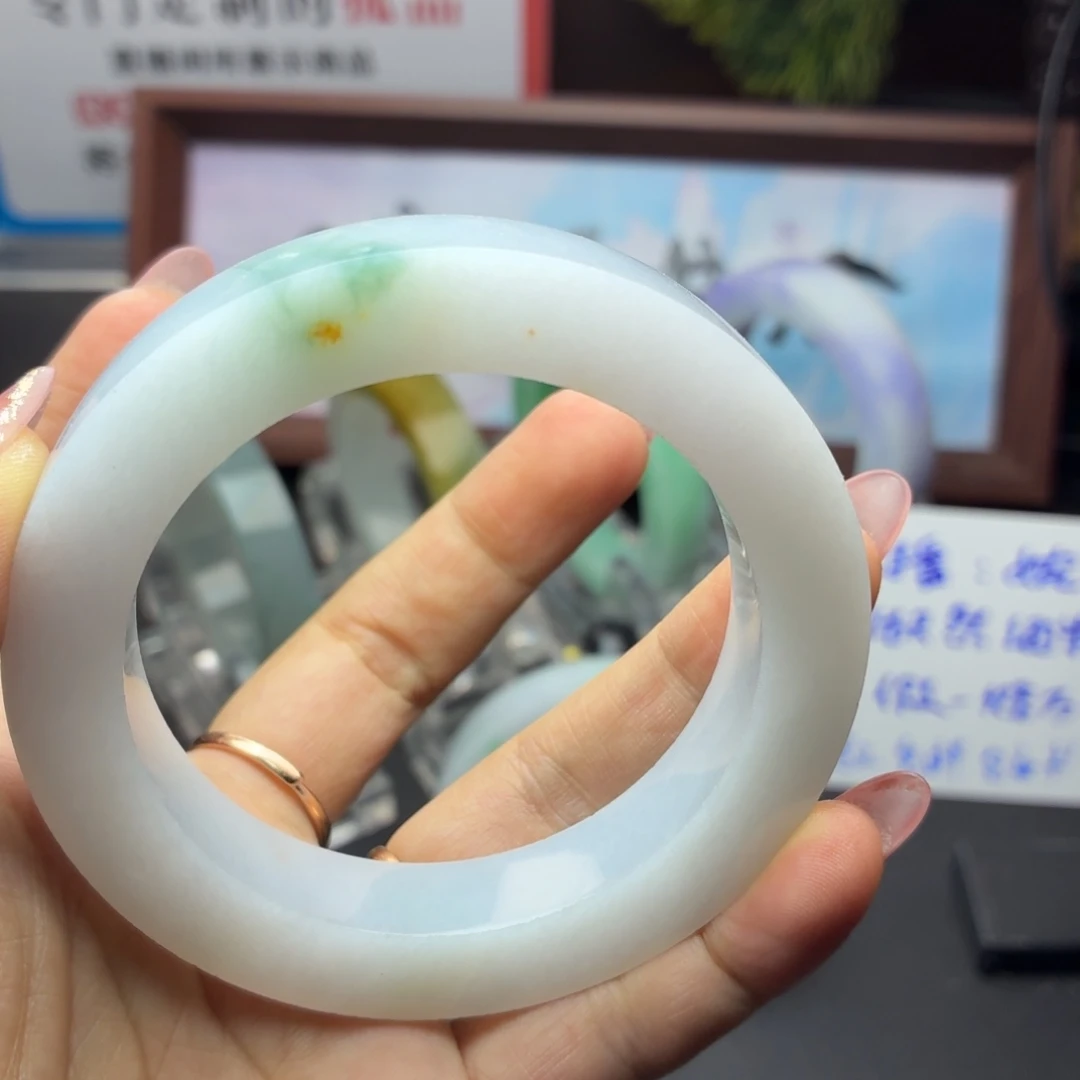 红***1定制翡翠未镶嵌翡翠手镯