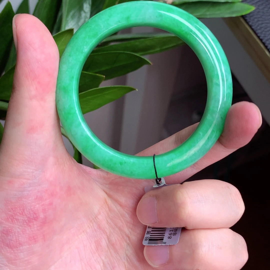 翡翠手镯未镶嵌纯天然