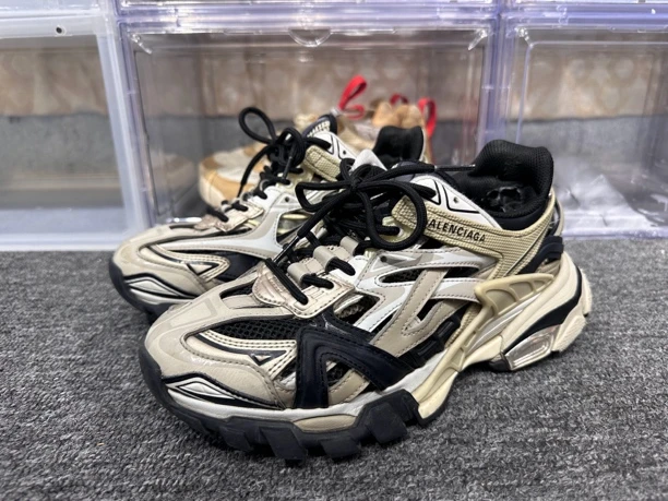 90新 Balenciaga/巴黎世家 37码 track2.0米白黑老爹鞋 原盒