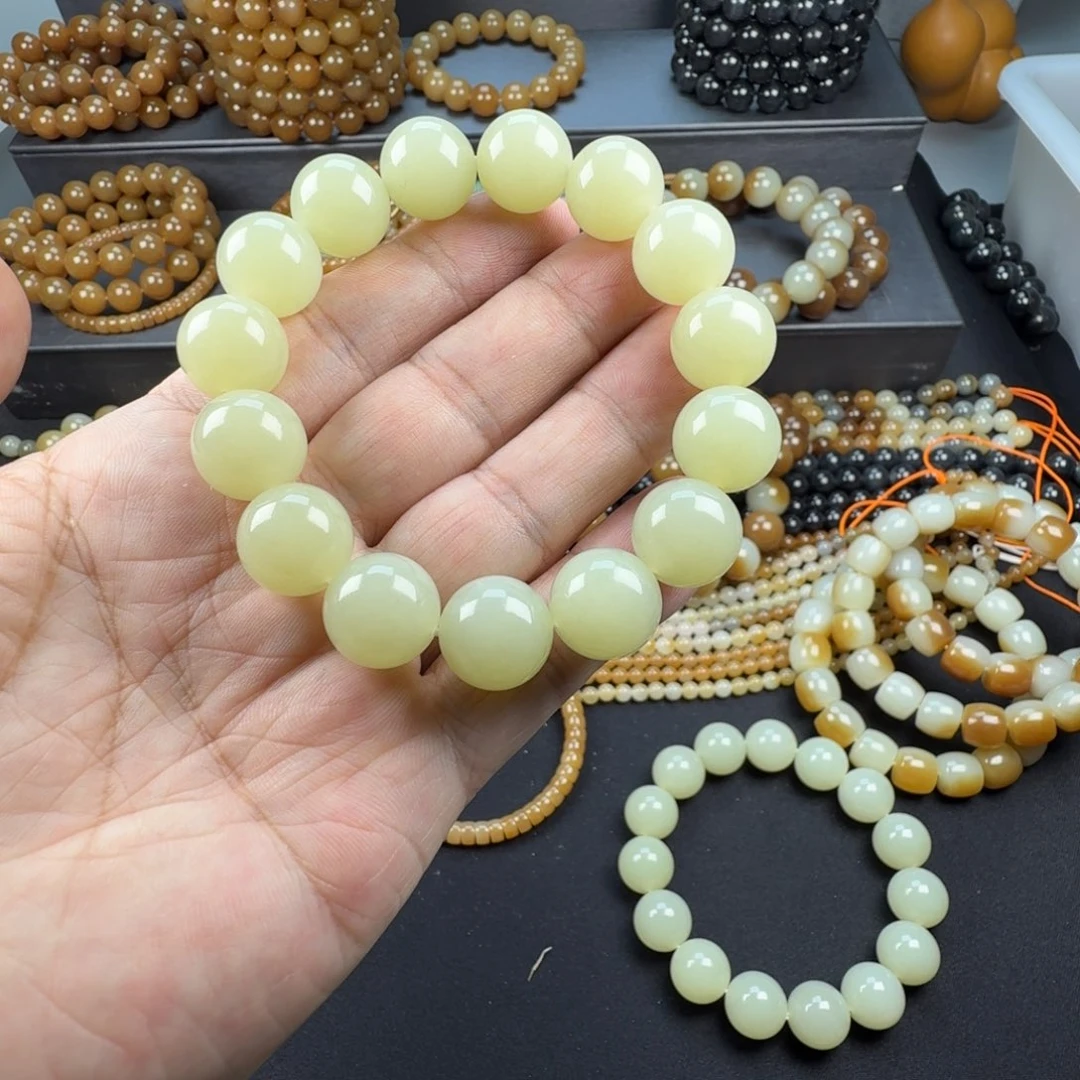 大***石和田玉未镶嵌手链