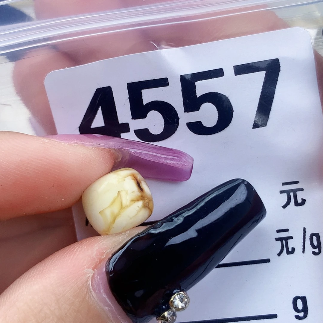 琥珀未镶嵌珠宝奇石10.2×9特色