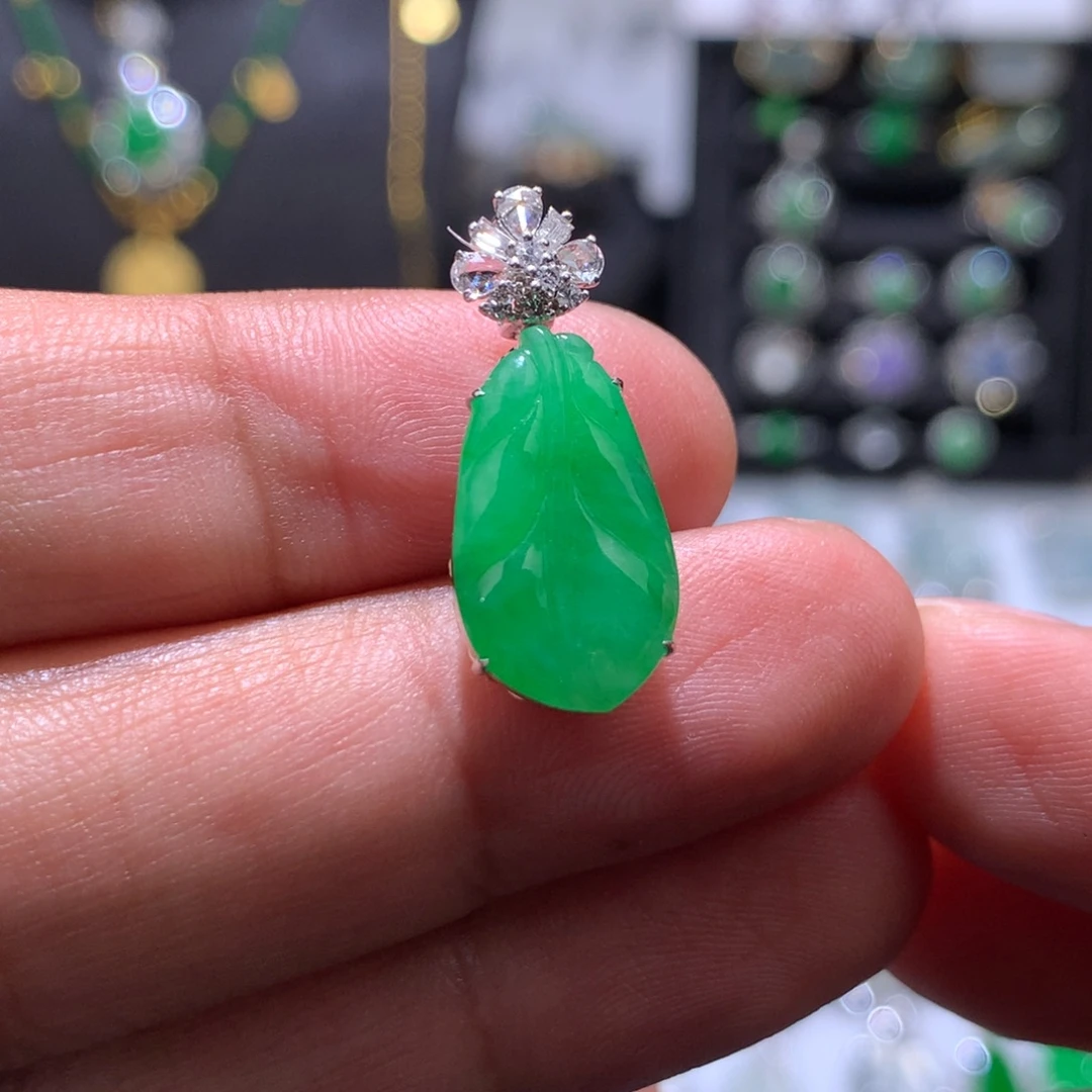 翡翠18K金镶嵌吊坠(赠链)