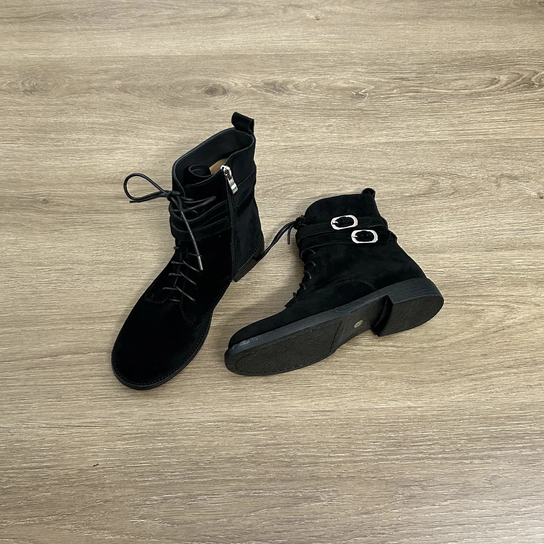 Dannyfrey复古风牛反绒皮带扣秋冬新款马丁靴女百搭显瘦小短靴