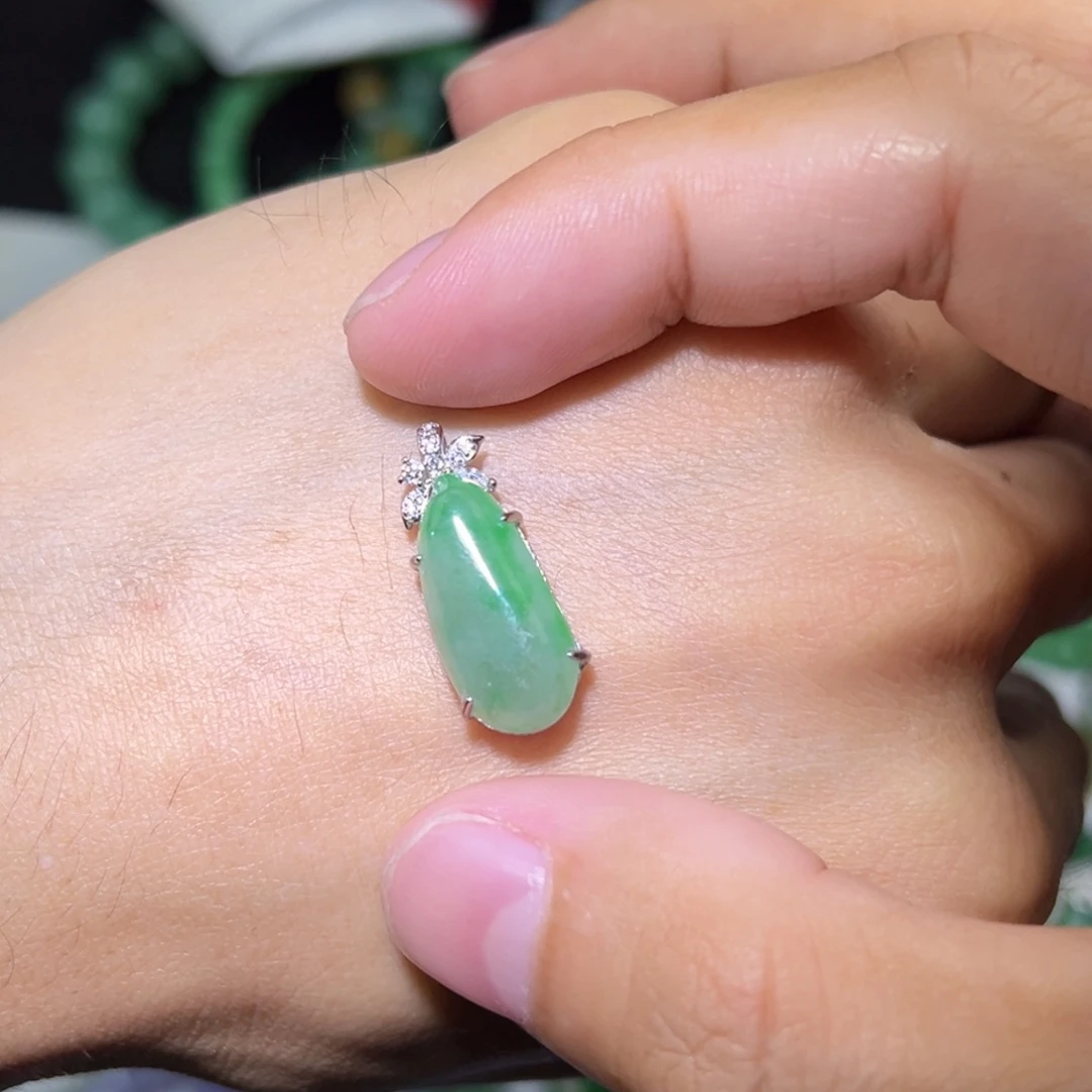 颈饰未镶嵌翡翠福瓜