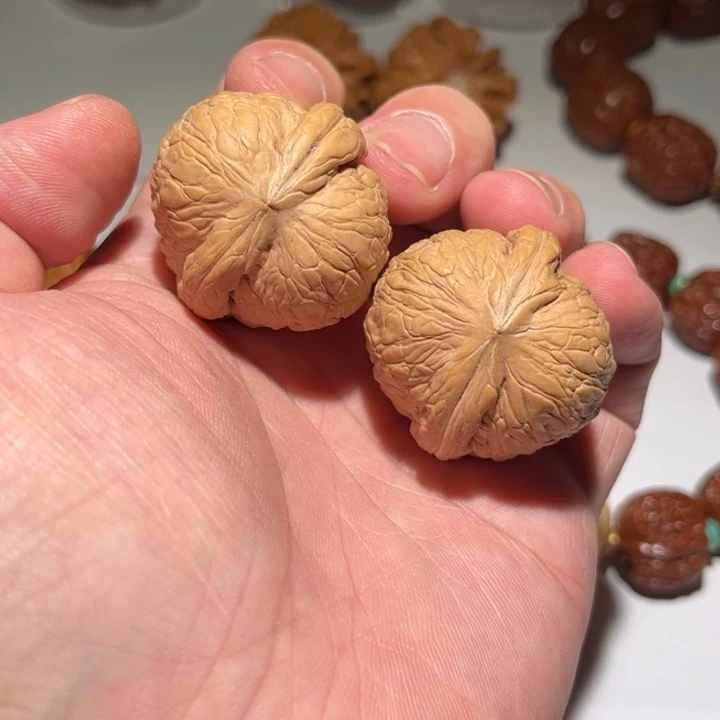 d***文玩核桃把件狮子头核桃