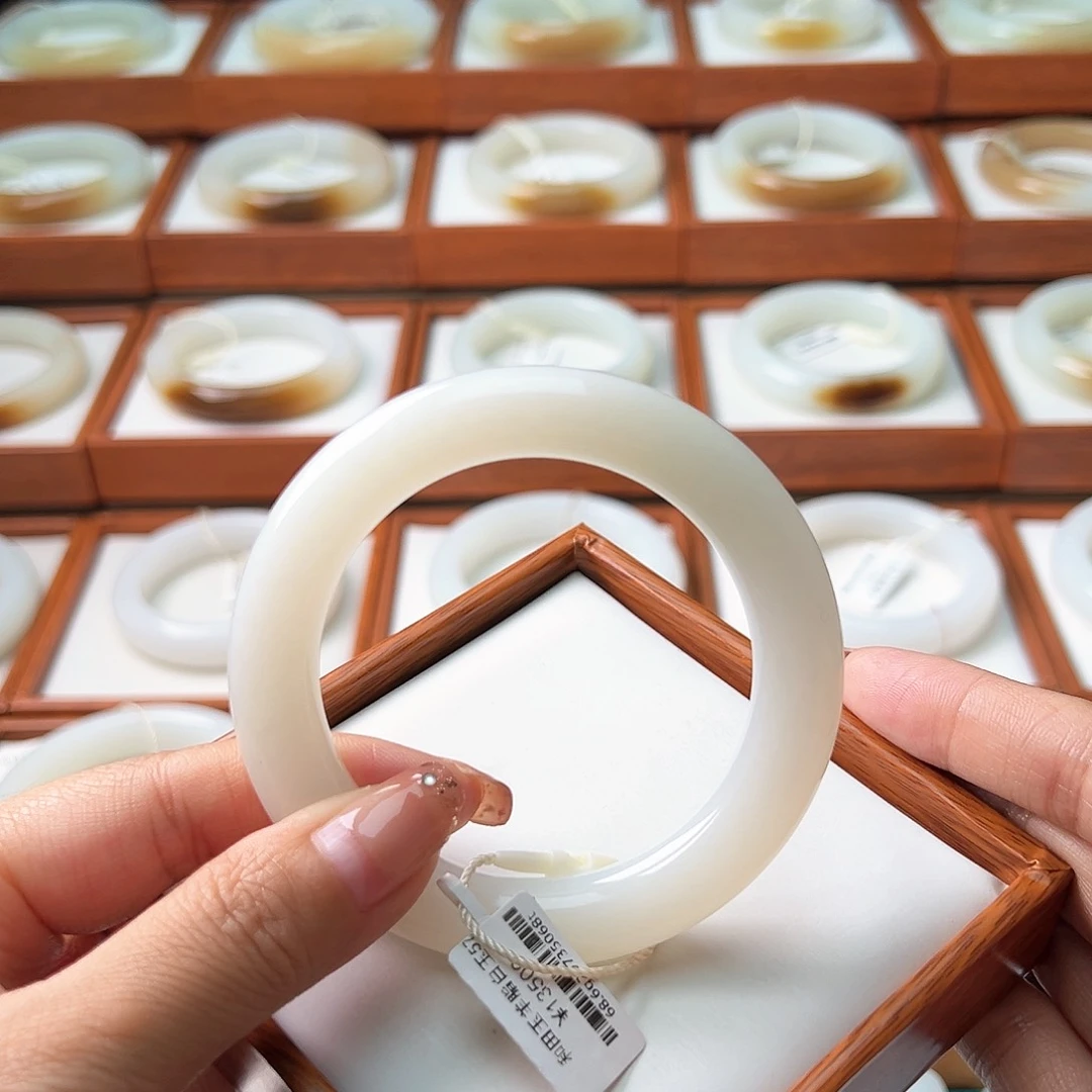 和田玉手镯未镶嵌57