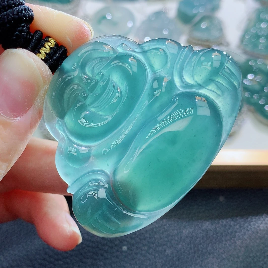 翡翠挂件未镶嵌翡翠