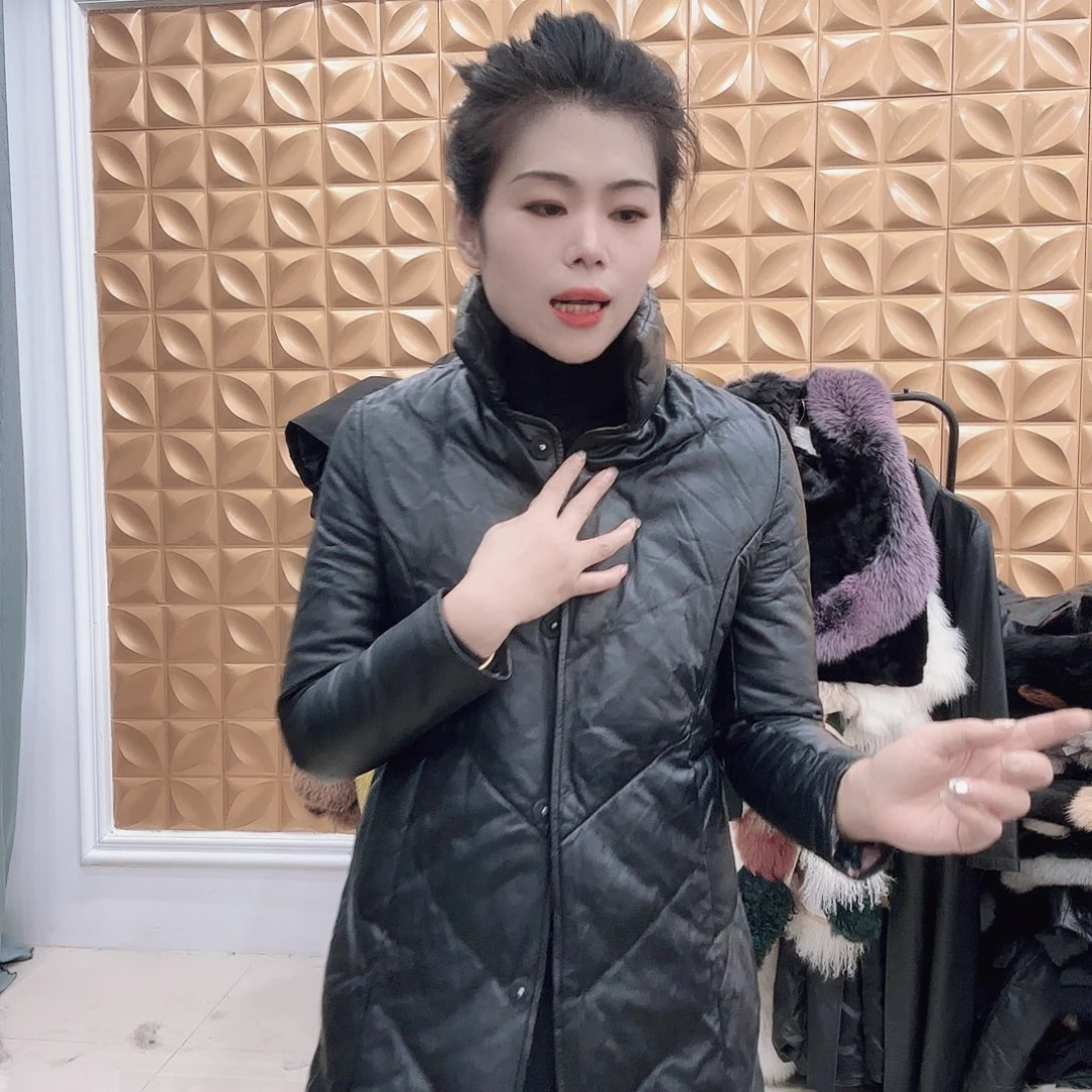 皮草搭配黑色西装和