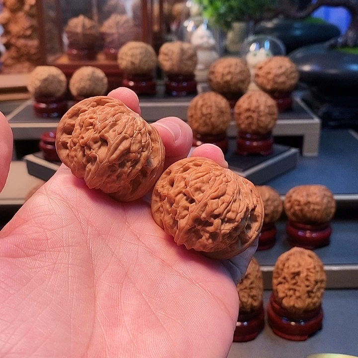 文玩核桃把件M****g红皮正磨